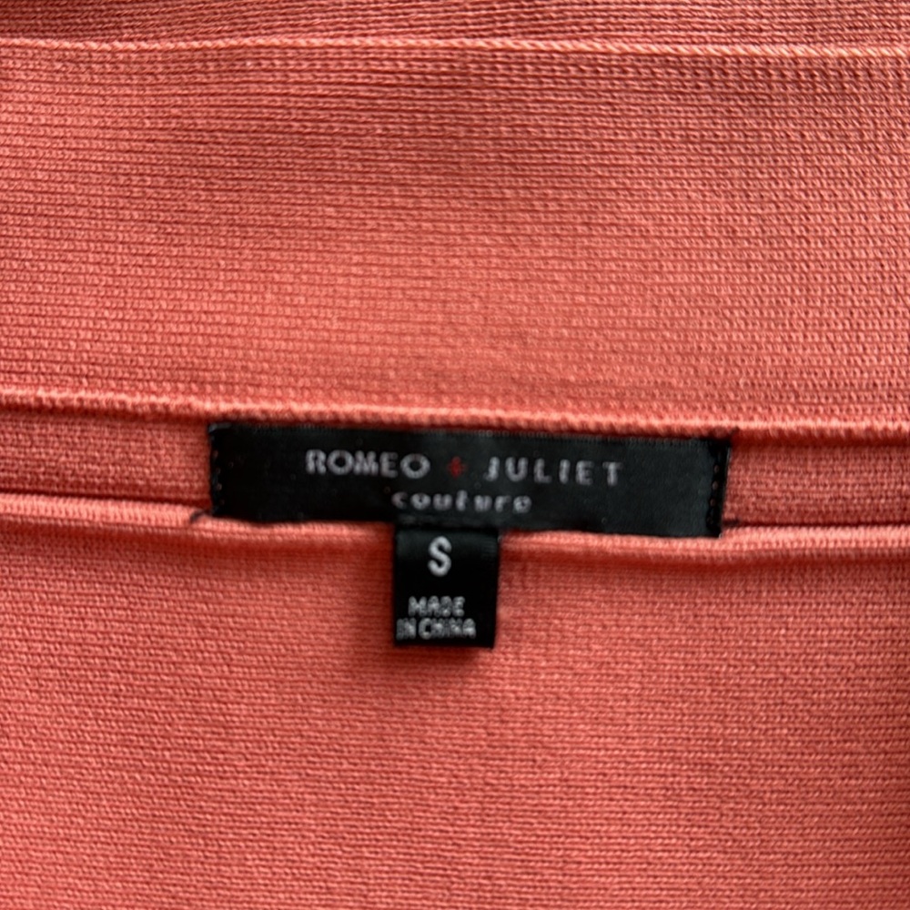 Elegant Coral Pencil Skirt - Picture 3 of 7